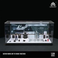 1/64 MOREART 自動車修理工場 Mercedes-Benz メルセデスベンツ 小物フィギュア付 アクリルケース ガレージ ジオラマ○Ｇ２２  - メルカリ