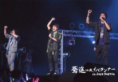 [중고]생 사진(남성) BOYS AND MEN 연구생/집합(3명)/라이브 포토·가로형·전신·의상 블랙·그레이·파랑·자주색·오른손 구 올리고·좌향