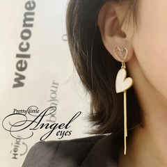 【ハートピアス ピアス ハート レディース アシンメトリー 揺れる アクセサリー 可愛い ジュエリー　ブラック ホワイト 白】