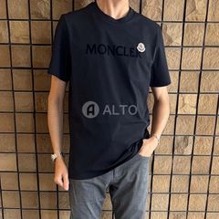【2025春夏物入荷】☆1/30入荷☆ MONCLER モンクレール ワッペン+ロゴプリント Tシャツ 8C00024 8390T メンズ 半袖 ダークネイビー