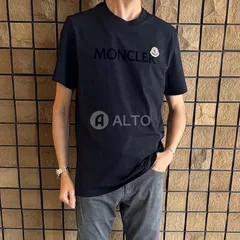 【2025春夏物入荷】☆1/30入荷☆ MONCLER モンクレール ワッペン+ロゴプリント Tシャツ 8C00024 8390T メンズ 半袖 ダークネイビー