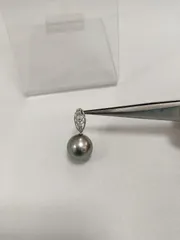 Ｋ１８WG 黒蝶真珠ペンダントトップ１１ミリ