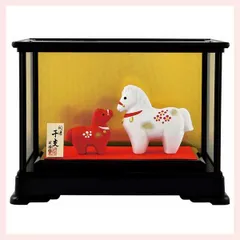 干支置物　開運　紅白の午親子（ケース入）　◎2個目～大幅値引き対象商品　※オブジェ,開運,縁起物,寿,古来,伝統,ドール,リーズナブル,レトロモダン,お正月,迎春,十二支,うま,馬,飾り,個性的,2026年,令和8年,陶器,陶製,可愛い,かわいい,ホワイト,馬