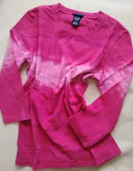 GAP ストレッチコットンの絞り染め風プリント七分袖Tシャツ ピンクレッドM-L