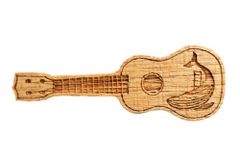【木ｔｃｈ】クルミの木・ブローチ　ukulele（ゆめのせて跳ねる）ウクレレ