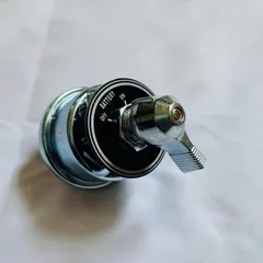 バッテリーキルスイッチ12V-24V-48V対応 車・バイク・ボート高性能ユニクロメッキ仕上げ耐食性アップ 手応えある操作感が魅力の亜鉛合金