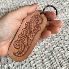 レザーカービングの「願いうた」キーホルダー～角のまぁるいストレートタイプ