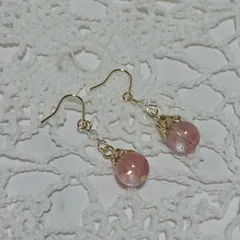 8ミリチェリークォーツとスワロフスキーのピアス