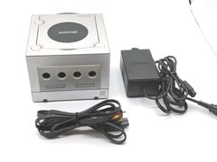 ゲームキューブ（GAMECUBE）　シルバー　本体、電源、AVケーブルのみ