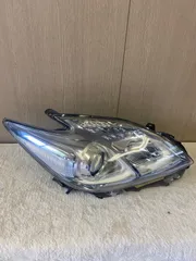 ～☆ダンシャリ中です☆様 専用～ トヨタ プリウス ZVW30　ヘッドライト　8664