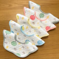 【新品】ベビースタイ　よだれかけ　北欧風　防水　360度　花型　5枚セット　出産祝い　入園準備　出産準備　赤ちゃん用品
