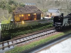 HOゲージ車両展示用ジオラマレンガアーチ橋のある山岳風景（車両は