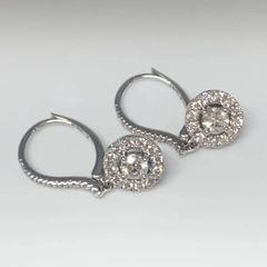 フォーエバーマーク FOREVER MARK センターオブマイユニバース　ピアス　K18WG ダイヤモンド