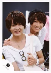 【中古】生写真(ジャニーズ) ジャニーズJr./田島将吾・松田元太/上半身・衣装白・トートバッグ・松田両手田島肩・歯見せ/公式生写真