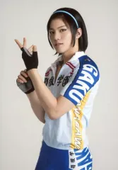 【中古】生写真(男性) 佐藤祐吾(東堂尽八)/膝上・ユニフォーム・手首触り・キャラクターショット/舞台『弱虫ペダル』～箱根学園新世代、始動～ブロマイド