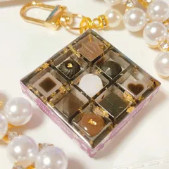 バレンタインチョコレート◆シャカシャカキーホルダー フェイクスイーツ ミニチュア デコ チャーム パール レジン BOX 箱 名入れ イニシャル プレゼント ハートシェイカー 推し活 金箔 黒 ブラック しぇりるのシェイカー