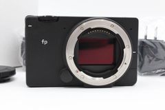＜＜化粧箱（内箱）付き！！＞＞【美品】SIGMA シグマ フルサイズミラーレス一眼カメラ fp ボディ #LE2025416