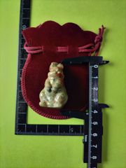 天然石 緑簾石(ユナカイト) の うさぎ の置物です。巾着袋付き！今年の干支 !
