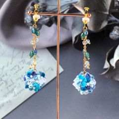 ❁紫陽花ブルー和風ネジバネクリップイヤリング・大人かわいいつまみ細工アクセサリー❁着物・和装・浴衣・小さなつまみ細工・ハンドメイドアクセサリー
