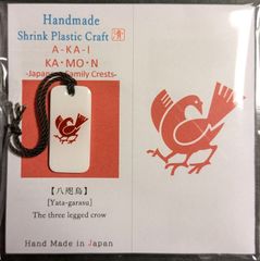【ハンドメイド】赤い家紋「八咫烏」チャーム•ストラップ
