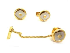 ■美品■ GIVENCHY ジバンシィ ピンバッチ タイチェーン カフスボタン アクセサリー 2点セット メンズ ゴールド系×シルバー系 DK0406のサムネイル