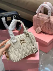 2024年最新】miumiu ショルダーバッグ ホワイトの人気アイテム - メルカリ