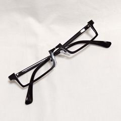 訳あり キズあり　レンズ無し 伊達 メガネ 眼鏡 スクエア メタル アンダーリム コスプレ 小物　ブラック K135