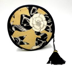 CHANEL 】ノベルティ カメリア ラウンド ポーチ タッセル - メルカリ