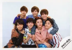 【中古】生写真(ジャニーズ) なにわ男子/集合(7人)/横型・膝上・衣装ピンク・白・黒・青・紫・オレンジ・手前4人座り・背景白/「ジャニーズJr.8・8祭り～東京ドームから始まる～」グッズオフショット/公式生写真