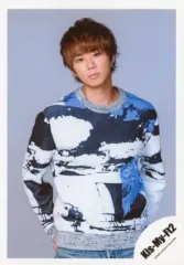 【中古】生写真(ジャニーズ) Kis-My-Ft2/北山宏光/上半身・衣装白.青.グレー・両手後ろ/「Kis-My-Ft2 LIVE TOUR 2020 To-y2」グッズオフショット/公式生写真