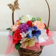 カラフルな花かご