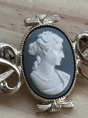 カメオ風 ブローチ レトロ感 ビンテージ調