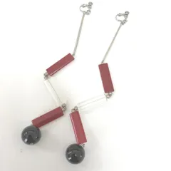 個性的　アクリル　プラスチック　ロングイヤリング　レッド　ブラック