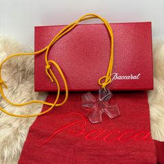 バカラ Baccarat ネックレス ペンダントトップ オクシタンクロス  ゴールド　ガラス クリア アクセサリー　箱　保存袋付き