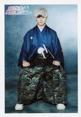 【中古】生写真(男性) 超特急/カイ(小笠原海)/全身・衣装青・和服・袴・座り・背景グレー/「BULLET TRAIN ONEMAN SHOW SPRING HALL TOUR 2015 ”20億分のLINK 僕らのRING ”」 生写真セット第9弾