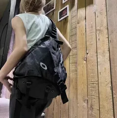 美品 OAKLEY ワンショルダーバッグ カーキ ミリタリー テック 美