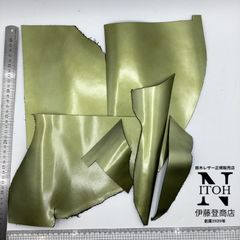 国産レザー　メタリックスムース　カーキ(グリーン系）280ｇ　レザー　ハギレ　2.0mm-2.4mm　皮革　革　本革　レザー　レザークラフト 共通画像　送料無料　250527-51