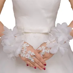 【迅速発送】ルボナリエ 指なし手袋 フィンガーレスグローブ ウェディンググローブ ブライダル手袋 ショートグローブ 刺繍 レース お花リボン付き 花嫁用品 (ホワイト)