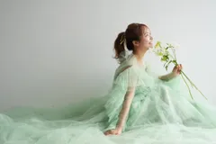 実例写真！カラードレス ロングスリーブ プリーツドレス グリーン トレーン プリンセスライン 演奏会/音楽会 前撮り