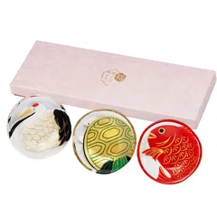 新品 記念日 プレゼント 誕生日 退職 挨拶回り 結婚 贈り物 引越し祝い 男性 夫婦 父の日 食器 食器 母の日 女性 ギフト 和菓子 和食器 ガラス プレート S6309 お皿 取り皿 おしゃれ 醤油皿 小皿 化粧箱入 日本製 3枚セット 豆皿鶴亀鯛 福寿