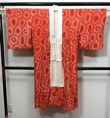 【中古】Mサイズ 長襦袢 正絹 朱色地に亀甲模様