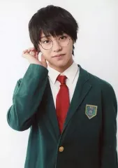 【中古】生写真(男性) 醍醐虎汰朗(小野田坂道)/上半身・制服・右手上げ・キャラクターショット/舞台『弱虫ペダル』新インターハイ篇～スタートライン～ トレーディングブロマイド