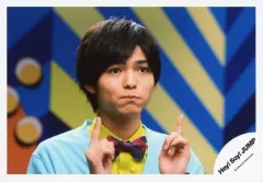 【中古】生写真(ジャニーズ) Hey! Say! JUMP/薮宏太/横型・バストアップ・衣装水色・黄緑・両手人差し指立て・頬膨らませ・目線右上・背景青・黄/「ウィークエンダー/明日へのYELL」PV＆ジャケ写撮影オフショット/公式生写真