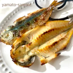 本物そっくり！　あじの開き　ヘアゴム  １個　食品サンプル　フェイクフード　焼き魚　個性的アクセサリー　ハンドメイド