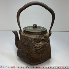 D66 金龍堂造 亀甲花高盛図 斑紫銅蓋八角鉄瓶 煎茶道具 ten - メルカリ
