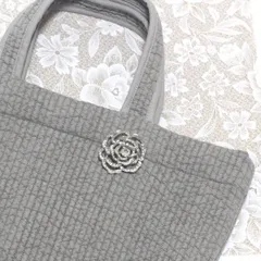 ブローチ/【ヌビバッグと同時購入で500円引き】大きめ 薔薇 (Mサイズ)ラインストーン カメリアブローチ 煌めき br91/ブローチピン シルバー バッグチャーム ヌビバッグ マザーズバッグ 結婚式 入学式 卒業式 ローズ ピンブローチ　セレモニー 贈り物