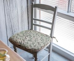 ダイニングシートクッション : ウィリアム・モリス William Morris Willow bough (LN1716A) 48×45cm