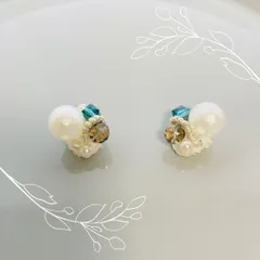 パール　ビーズ刺繍　クリスタルビーズ　ピアス/イヤリング　サージカルステンレス　金属アレルギー対応　ハンドメイド　アクセサリー　シンプル　フォーマル　清楚　上品　通勤　オフィスカジュアル