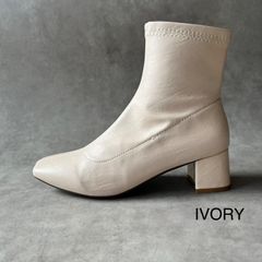 【アイボリー】スクエアトゥストレッチショートブーツ　foogee