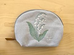 【スズラン】刺繍　ポーチ　IT007-13　シェルポーチ　マチあり　母の日　化粧品　小物入れ　バッグインバッグ　旅行　通勤　可愛い　おしゃれ　誕生日　プレゼント　ギフト
